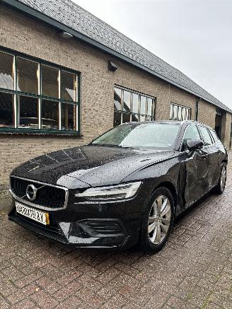 skadebil auto Volvo V-60 2.0 D3 Momentum pro 2020/7