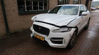 damaged passenger cars Jaguar F-Pace Jaguar F-PACE 2.0 Portfolio AWD 30t 2018/6