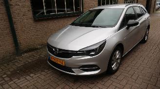 uszkodzony samochody osobowe Opel Astra Opel Astra Sports Tourer 1.2 Business Edition 2021/10