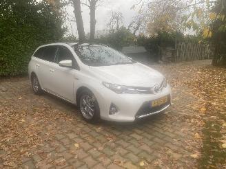 Avarii autoturisme Toyota Auris Touring Sports AUTOMAAT 1.8 Hybrid Lease 2014/10