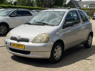 uszkodzony samochody osobowe Toyota Yaris 1.3 16v VVT ( INRUIL VERKREGEN ) 2000/1
