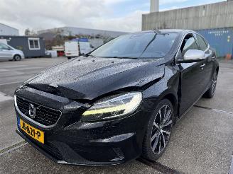 Auto incidentate Volvo V-40 2.0 D2 Momentum R-design 2016/6