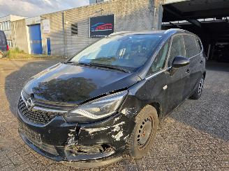 damaged passenger cars Opel Zafira Tourer Cosmo 7-Persoons Leder Led Navi Camera Stoelverw. Trekhaak 99KW/135PK 2017/6