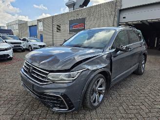 Schadeauto Volkswagen Tiguan R-Line TDI DSG 4Motion Virtual Head-Up Led Camera Sfeerverl. Stuurverw. Stoelverw. Trekhaak 147KW/200PK 2021/6