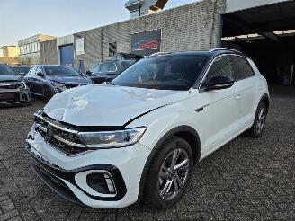 krockskadad bil auto Volkswagen T-Roc 1.5 TSI DSG R-Line Virtual Navi IQ-Light Sport-Mode Massage Camera Sfeerverl. Stoelverw. Trekhaak Ecc Acc 110KW/150PK 2025/5