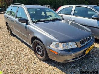 Vrakbiler auto Volvo V-40 V40 (VW), Combi, 1995 / 2004 2.0 16V Turbo 2003/5