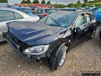 krockskadad bil auto Volvo V-60 V60 I (FW/GW), Combi, 2010 / 2018 2.0 D3 20V 2013/9