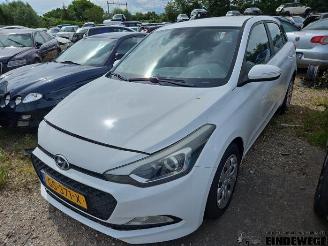 Vrakbiler auto Hyundai I-20 i20 (GBB), Hatchback, 2014 / 2020 1.2i 16V 2015/8