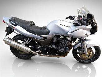skadebil motor Kawasaki ZR - 7  2003/9