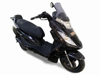 krockskadad bil bromfiets Kymco  DINK 2014/7