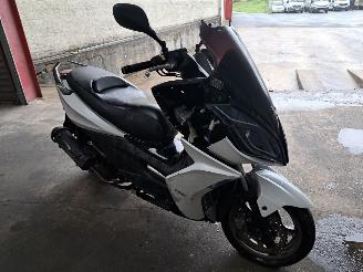 krockskadad bil bromfiets Kymco  K XCT 2013/9
