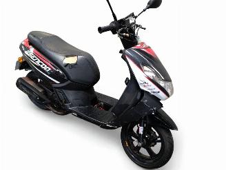 damaged scooters Peugeot  KISBEE 2014/4