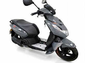 damaged scooters Peugeot  KISBEE 2023/9