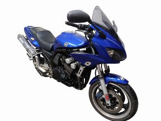 krockskadad bil motor Yamaha FZ 6 Fazer  2003/8