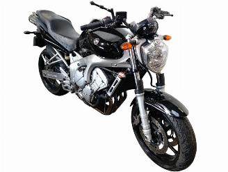 krockskadad bil motor Yamaha FZ 6  2007/5
