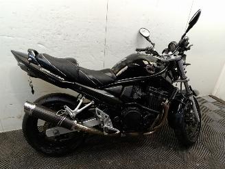 krockskadad bil motor Suzuki Bandit 650  2005/6