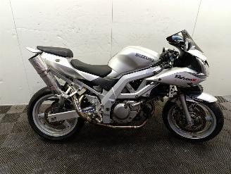 krockskadad bil motor Suzuki SV 650 S 2003/8