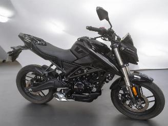 krockskadad bil motor Voge  R 125 2025/5