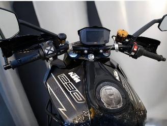 KTM 1290 Super Duke R  picture 2