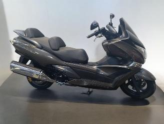 dañado ciclomotor Honda  SWT 2011/7