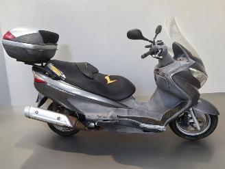 krockskadad bil bromfiets Suzuki  BURGMAN 2008/4