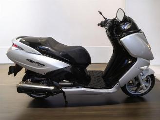 krockskadad bil bromfiets Peugeot  CITYSTAR 2013/3