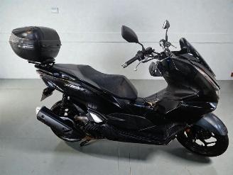 skadebil bromfiets Honda  PCX 2022/3