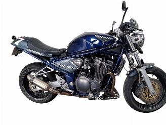 krockskadad bil motor Suzuki Bandit 1200  2002/3