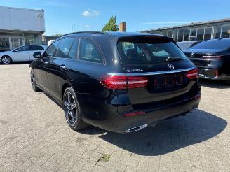 skadebil auto Mercedes E-klasse 300 T AMG Lin *PANO - NAVI - KAM* 2022/2
