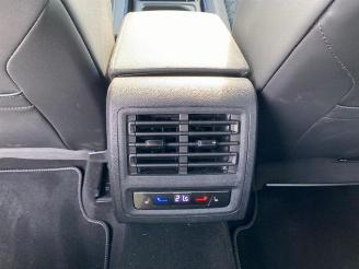 Volkswagen Golf Variant 1.5 eTSI DSG R-Line *NAVI - MATRIX* picture 17