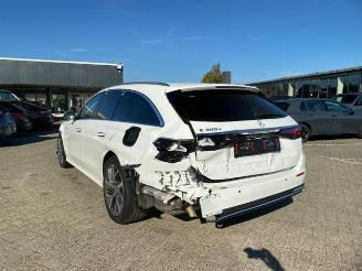 krockskadad bil auto Mercedes E-klasse 300 T Avantgard * KAM - AHK - NAV * 2025/2