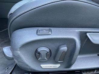 Volkswagen Passat Variant 2.0 TDI DSG R-Line * HUD - PANO * picture 24