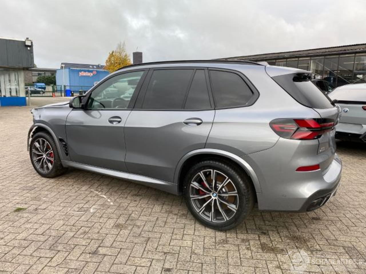 BMW X5 M60i xDrive *HEAD UP - PANO - AHK - KAM*