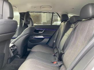 Mercedes E-klasse 300 T Avantgard * KAM - AHK - NAV * picture 24