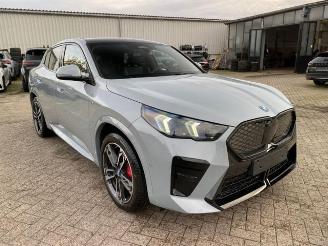 krockskadad bil auto BMW iX2 eDrive20 M Sport *PANO - AHK - KAM - NAVI* 2025/7