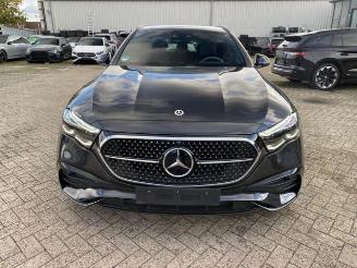 Mercedes E-klasse 300d T 4Matic AMG Lin Prmium*HAD-UP - PANO* picture 12