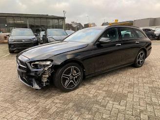 Mercedes E-klasse 300 T AMG Lin *PANO - NAVI - KAM* picture 11