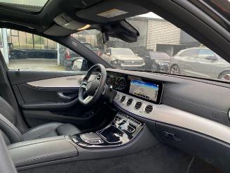 Mercedes E-klasse 300 T AMG Lin *PANO - NAVI - KAM* picture 23