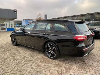 Mercedes E-klasse 300 T AMG Lin *PANO - NAVI - KAM* picture 9