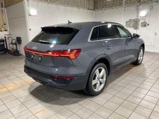 skadebil auto Audi Q8 e-tron 55 quattro advanced HUD/AHK/KAM/NAVI 2024/6