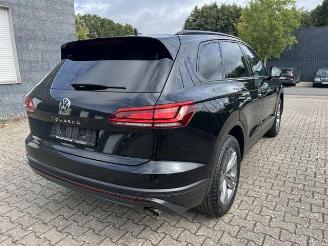 Voiture accidenté Volkswagen Touareg 3.0 TDI 4Motion PANO/HUD/KAM/NAVI 2022/12
