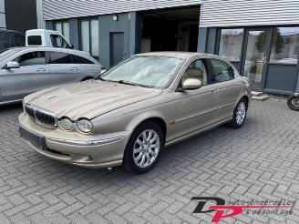 Salvage car Jaguar X-type X-type, Sedan, 2001 / 2009 2.5 V6 24V 2002/1