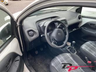 Peugeot 108 108, Hatchback, 2014 1.0 12V VVT-i picture 8