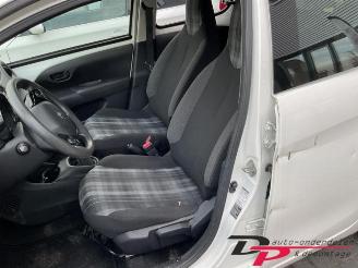 Peugeot 108 108, Hatchback, 2014 1.0 12V VVT-i picture 12