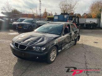 Vrakbiler auto BMW 3-serie 3 serie (E46/4), Sedan, 1997 / 2005 316i 16V 2002/6