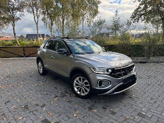 Schadeauto Volkswagen T-Roc Volkswagen T-Roc 1.5 TSI DSG Panoramadak IQ Light Camera AHK VOL 2022/5