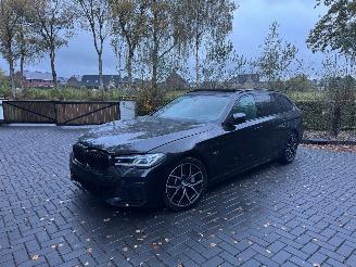 krockskadad bil auto BMW 5-serie 530e M Sport Touring  Panorama HUD Ambiance Trekhaak VOL 2024/1