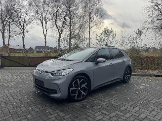 Damaged car Volkswagen ID.3 Volkswagen ID.3 Pro Performance 150 kW Camera Nardogrey ACC 2024/4