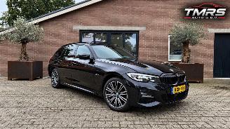 krockskadad bil auto BMW 3-serie 320e Touring M-Sport PANORAMA AHK Camera VOLL 2022/8