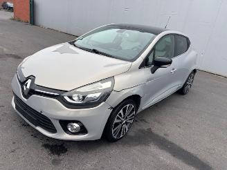 damaged passenger cars Renault Clio INITIALE AUTOMAAT 2016/5